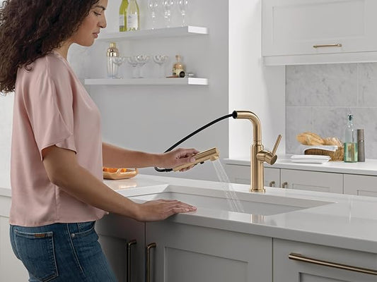 Delta Daneri Brushed Gold Kitchen Faucet with Pull-Out Sprayer, Modern Single Hole Kitchen Sink, Single Handle, Champagne Bronze 16879-CZ-DST