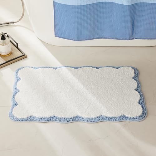 Luxury Microfiber Bathroom Rugs, White Bath Rug with Blue Scalloped Piping Cute Aesthetic Preppy Bath Mat for Bathroom, Tub, Floor Carpet, Sink, Shower, Anti Slip, Absorbent, 32x20