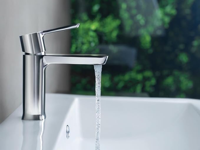 Delta Modern Chrome Bathroom Faucet 1 Hole, Single Hole Bathroom Sink Faucet for Vanity, Push-Pop Drain Assembly, Chrome 581LF-PP