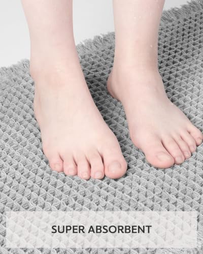 tchdio Waffle Bath Mat Rug, Super Absorbent Non Slip Bath Mats Ultra Soft Bathmat Machine Washable Bathroom Rugs with Tassels, Bath Rugs for Bathroom Floor Beside Tub, 20" x 32", Light Grey