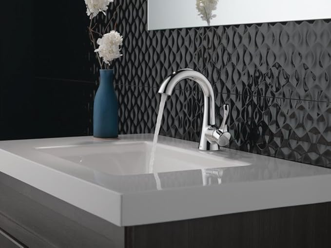 Delta Esato Chrome Bathroom Faucet 1 Hole, Single Hole Bathroom Sink Faucet for Vanity, Push-Pop Drain Assembly, Chrome 15897LF
