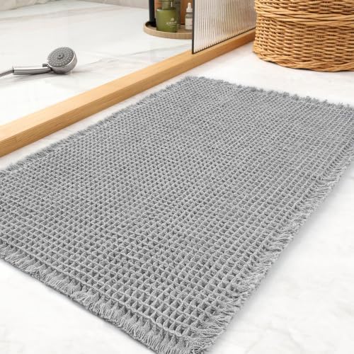 tchdio Waffle Bath Mat Rug, Super Absorbent Non Slip Bath Mats Ultra Soft Bathmat Machine Washable Bathroom Rugs with Tassels, Bath Rugs for Bathroom Floor Beside Tub, 20" x 32", Light Grey