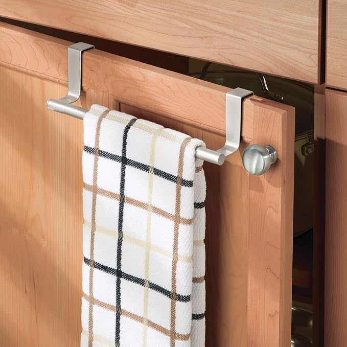 mDesign Metal Over Kitchen Cabinet Door Towel Bar Holder for Hand, Dish, and Tea Towel Rack - Over the Door Towel Bar - Hang on Inside or Outside of Doors - Kitchen Organizer - Omni Collection - Satin