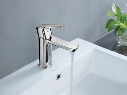 Delta Modern Chrome Bathroom Faucet 1 Hole, Single Hole Bathroom Sink Faucet for Vanity, Push-Pop Drain Assembly, Chrome 581LF-GPM-PP