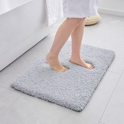 ILANGO Silver Bathroom Rugs 32" × 20" Non Slip & Super Absorben Extra Thick Soft, Washable Bath Mat for Floor, Microfiber Plush Shaggy Bath Rug with Tub for Bathtub Shower Room Sink