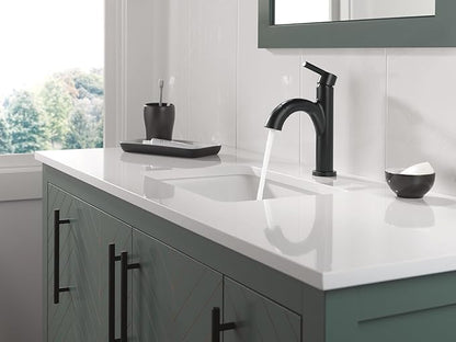 Delta Nicoli 1 Hole Matte Black Bathroom Faucet with Sprayer, Single Hole Bathroom Sink Faucet with Pull Out Sprayer for Vanity, Push-Pop Drain, Matte Black 15749LF-BLPD