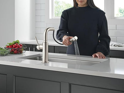 Delta Faucet Daneri Pull-Out Kitchen Faucet, Brushed Nickel Kitchen Faucets with Pull-Out Sprayer, Kitchen Sink Faucet, Faucet for Kitchen Sink with Magnetic Docking, Stainless 16879-SS-DST