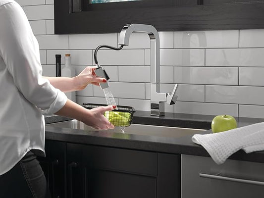 Delta Junction Chrome Kitchen Faucet with Pull Down Sprayer, Modern Single Hole Kitchen Sink Faucet, Single Handle, Chrome 19825LF