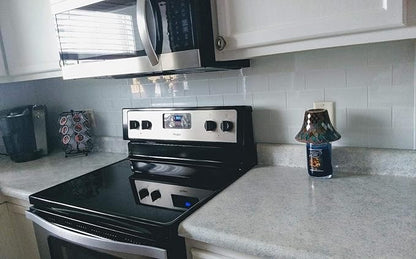Art3d 4 Sq Ft Glass Backsplash Tiles, 32-Piece Glass Peel and Stick for Kitchen or Bathroom, 3" x 6" Subway White Backsplash Tiles
