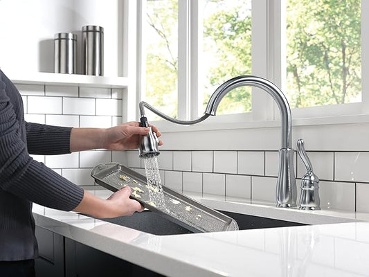 Delta Leland Brushed Nickel Kitchen Faucet with Pull Down Sprayer, Traditional Single Hole Kitchen Sink Faucet, Single Handle, Arctic Stainless 978-AR-DST