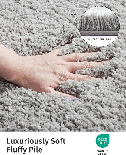 ILANGO Grey Bathroom Rugs 32" × 20" Non Slip & Super Absorbent Extra Thick Soft, Washable Bath Mat for Floor, Microfiber Plush Shaggy Bath Rug with Rubber for Bathtub Shower Room Sink