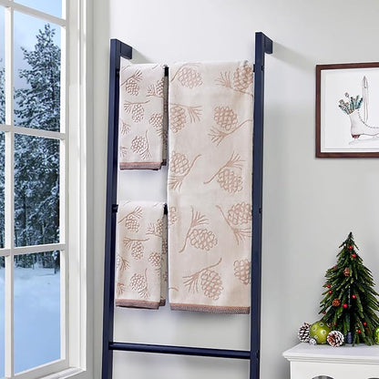 SKL Home Fall/Christmas/Winter Pinecone Bath Towel, Jacquard, Wheat | 100% Cotton. 550 GSM. Soft & absorbent. For use in the bathroom, kitchen or bar. Great for fall, lodge/cabin décor & gifting.