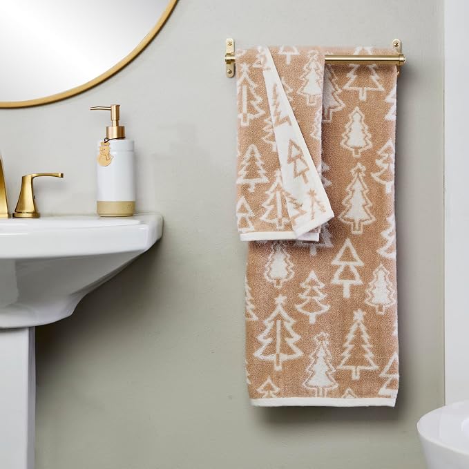 SKL Home Christmas/Winter Mod Tree Bath Towel, 100% Cotton, Tan | 500 GSM weight. Soft & absorbent. Reversible jacquard pattern. Great for holiday gifting.