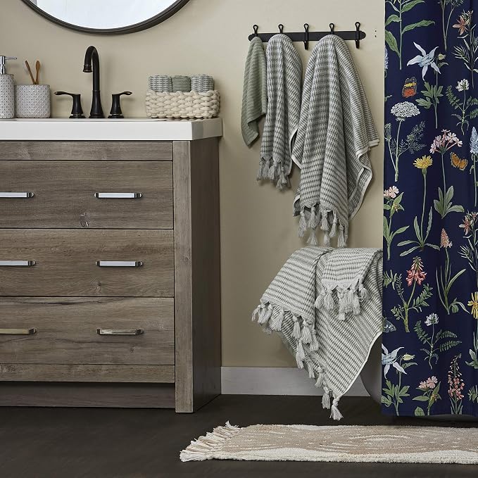 SKL Home Longborough Bath Towel, 100% Turkish Cotton, Sage | 640 GSM weight. Spa-level quality. Soft & absorbent jacquard with hand-knotted tassels.