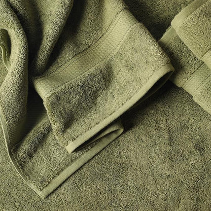 Superior Egyptian Cotton Plush Absorbent, Bath Towel Set of 4, Forest Green | Quick Dry, Soft Luxury Towel Set, Bath Essentials for Bathroom, Guest Bath, Spa, 4 Piece Bath, Madeline Towels