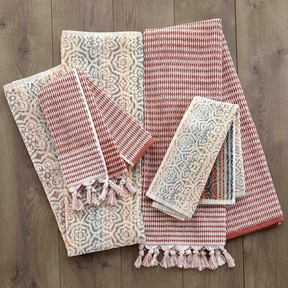 SKL Home Longborough Bath Towel, 100% Turkish Cotton, Spice | 640 GSM weight. Spa-level quality. Soft & absorbent jacquard with hand-knotted tassels.