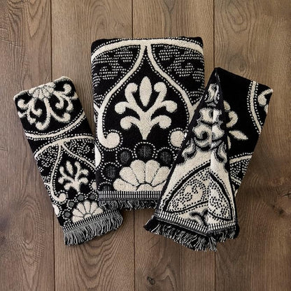 SKL Home Amherst Medallion Bath Towel, Premium 100% Cotton, Black | 600 GSM weight. Spa-level quality. Soft & absorbent with fringed hem. Reversible jacquard pattern.